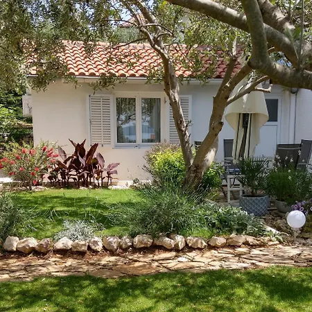 With Garden Appartement