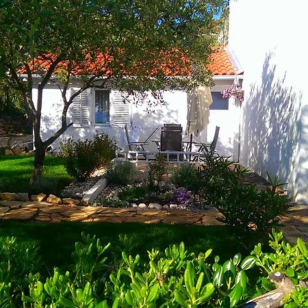With Garden Appartement