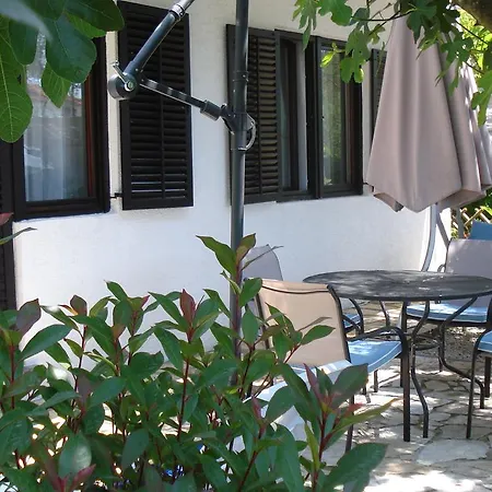 Διαμέρισμα With Garden *