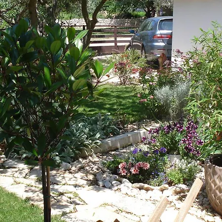 Διαμέρισμα With Garden *