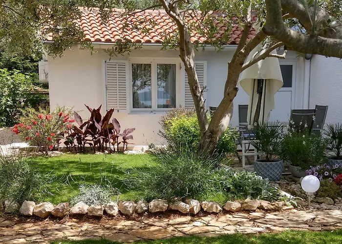 With Garden Appartement