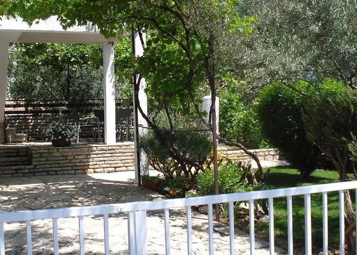 With Garden Daire