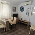 Apartments With Garden Apartment *