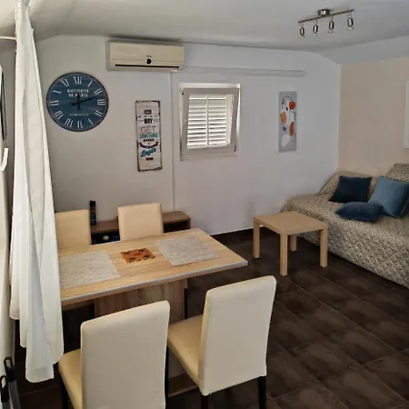 With Garden 아파트 Kožino