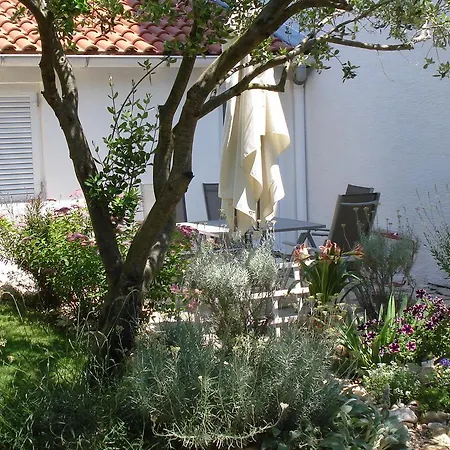 With Garden Appartement