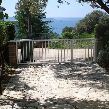 With Garden Appartement