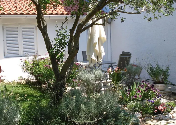 With Garden Appartement