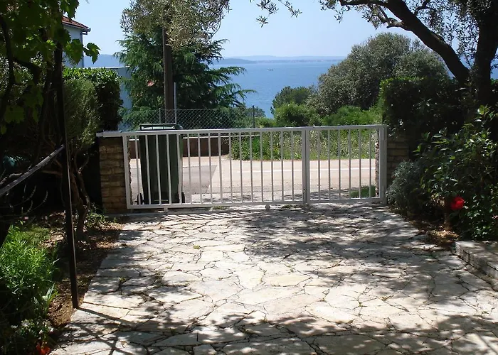 With Garden Appartement